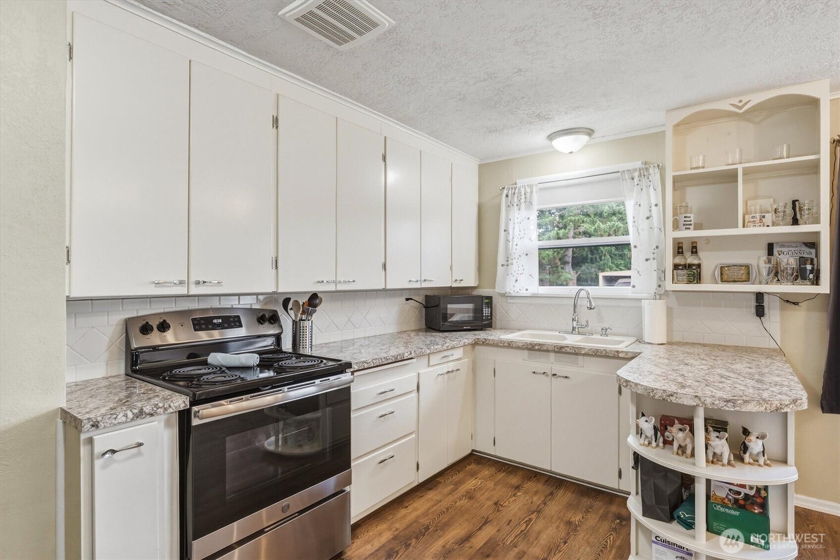 1002 N 10th Avenue, Kelso, WA 98626