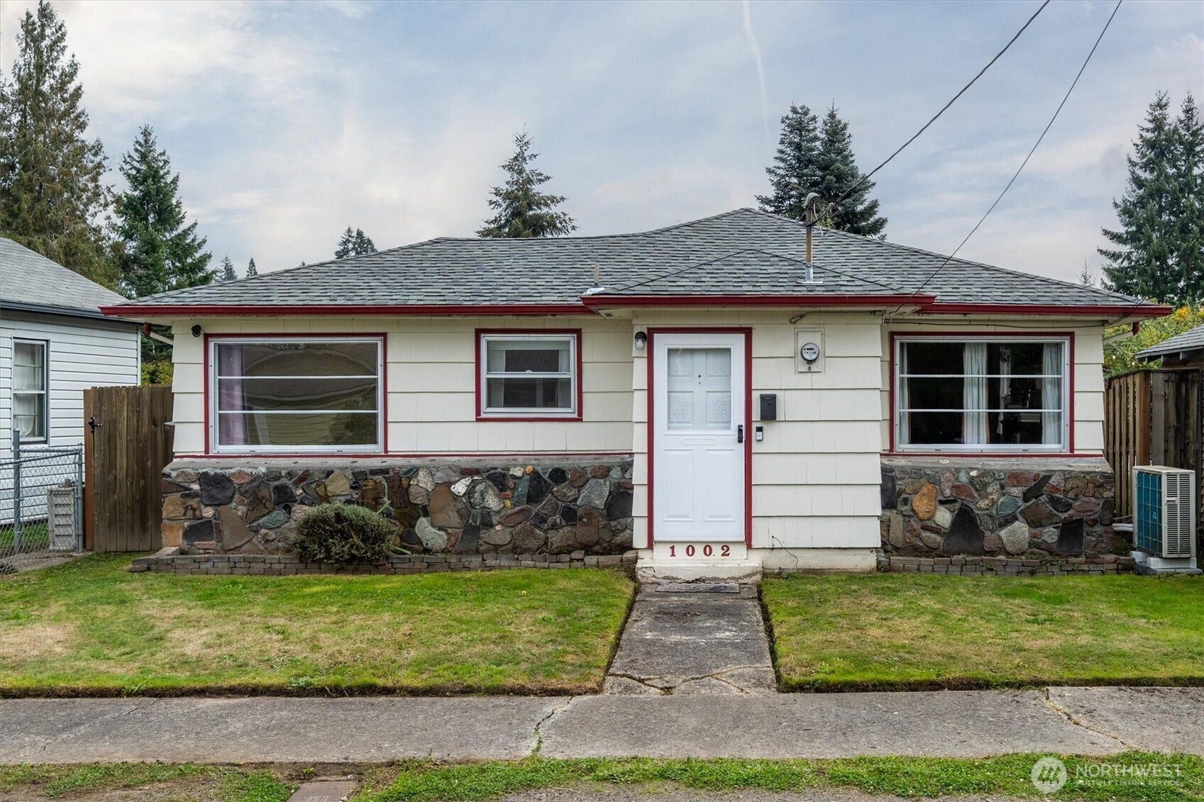 1002 N 10th Avenue, Kelso, WA 98626