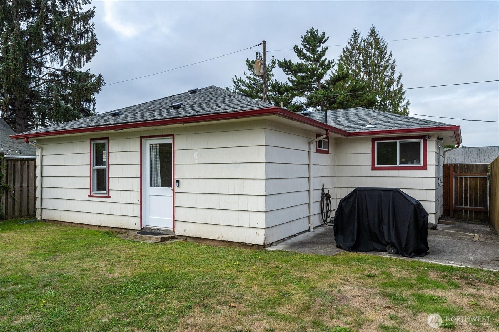 1002 N 10th Avenue, Kelso, WA 98626