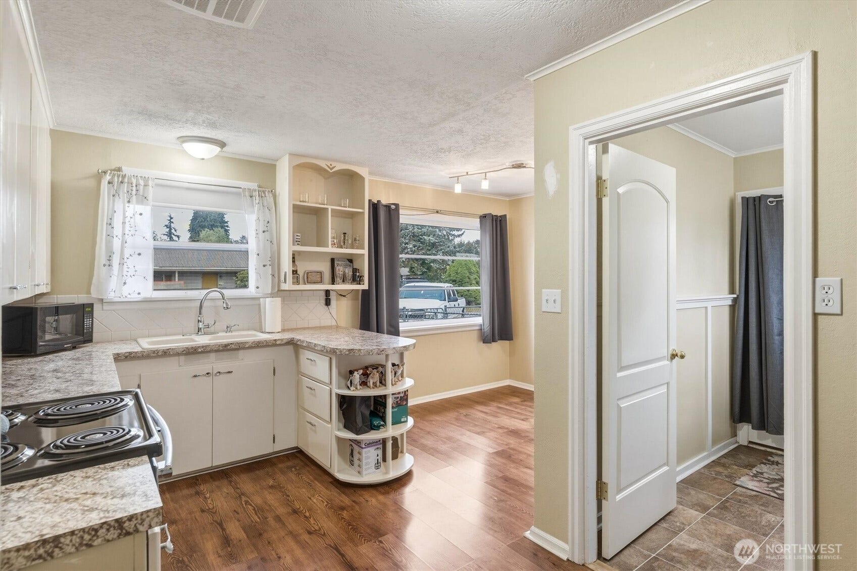 1002 N 10th Avenue, Kelso, WA 98626