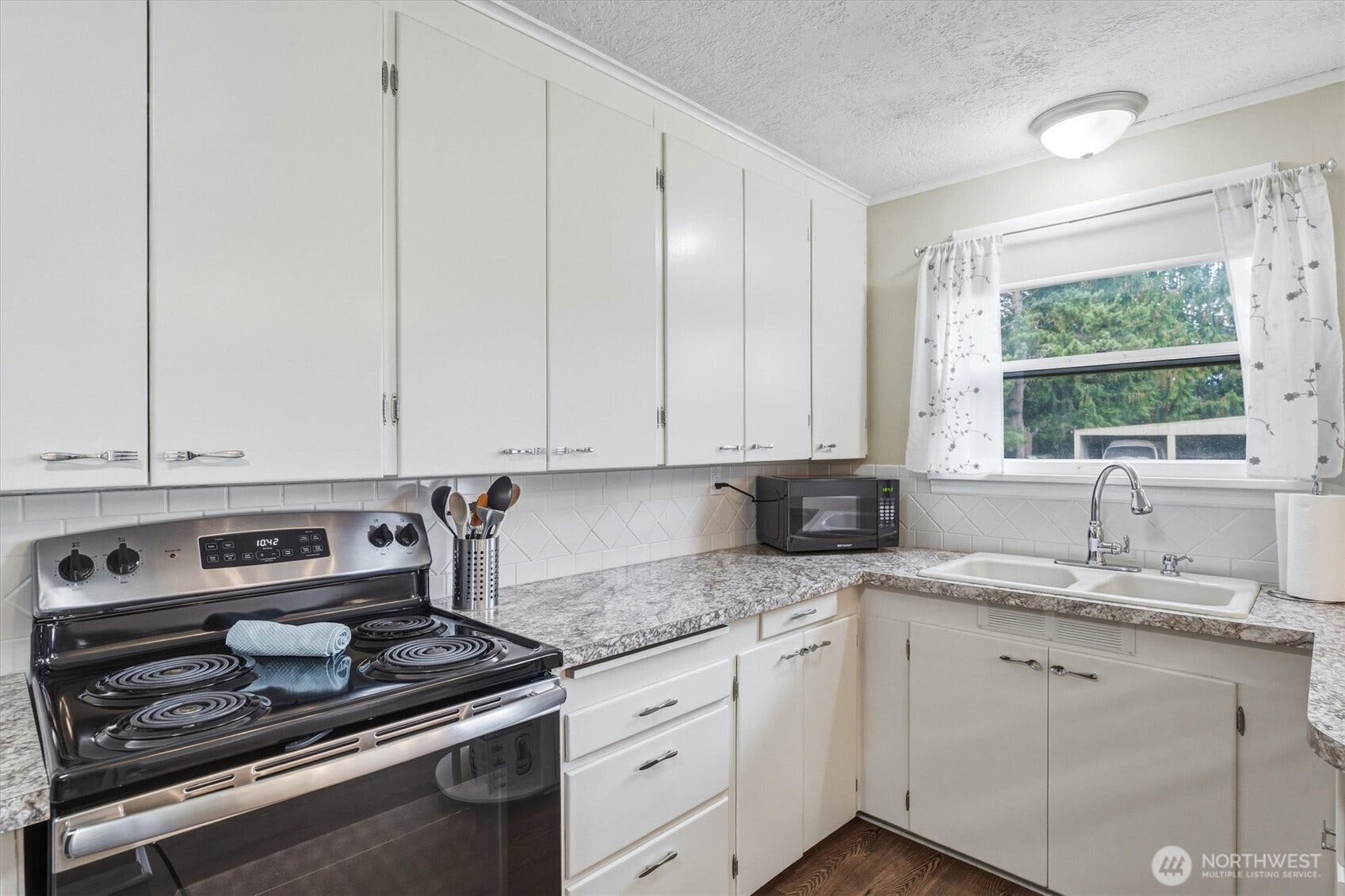 1002 N 10th Avenue, Kelso, WA 98626