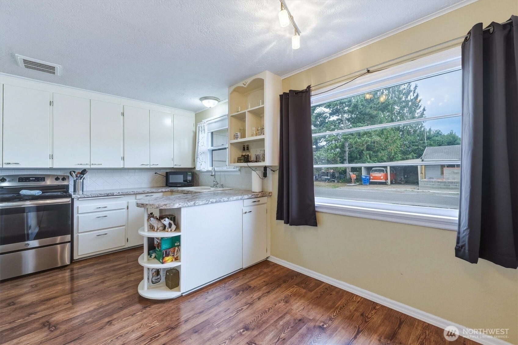 1002 N 10th Avenue, Kelso, WA 98626