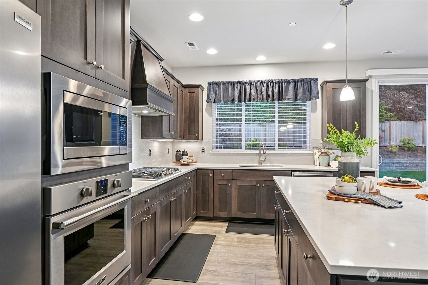 6414 SE 5th Place, Renton, WA 98059 6414 SE 5th Place, Renton, WA 98059