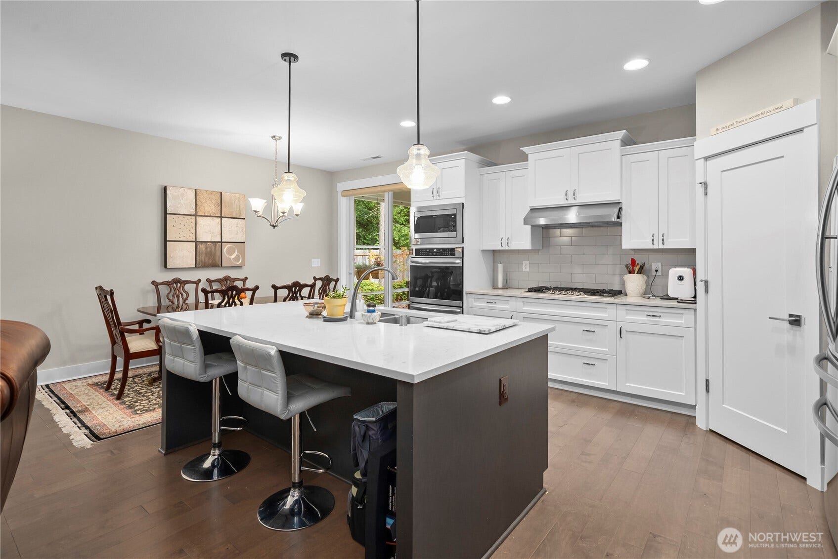 3413 Fox Court, Gig Harbor, WA 98335 Gorgeous kitchen is well-equipped for all your cooking needs.