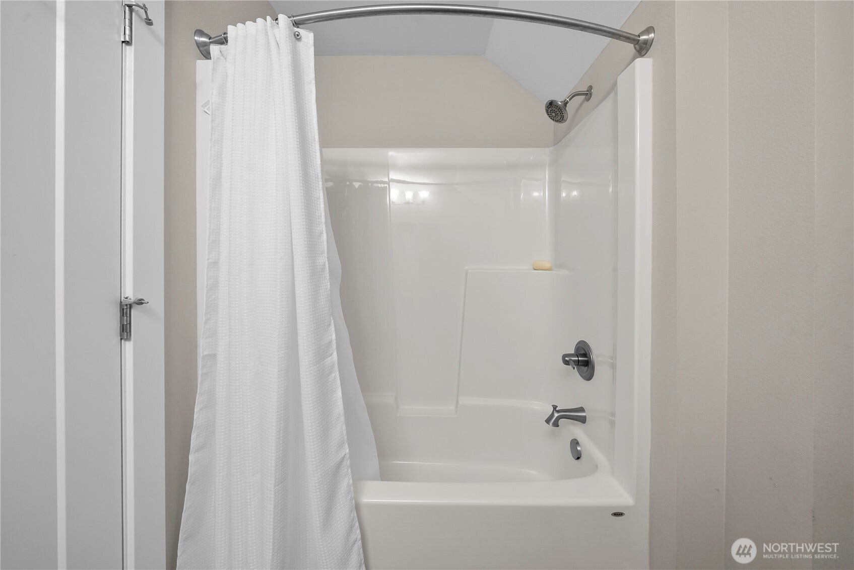 3413 Fox Court, Gig Harbor, WA 98335 Full bathroom on 2nd level.