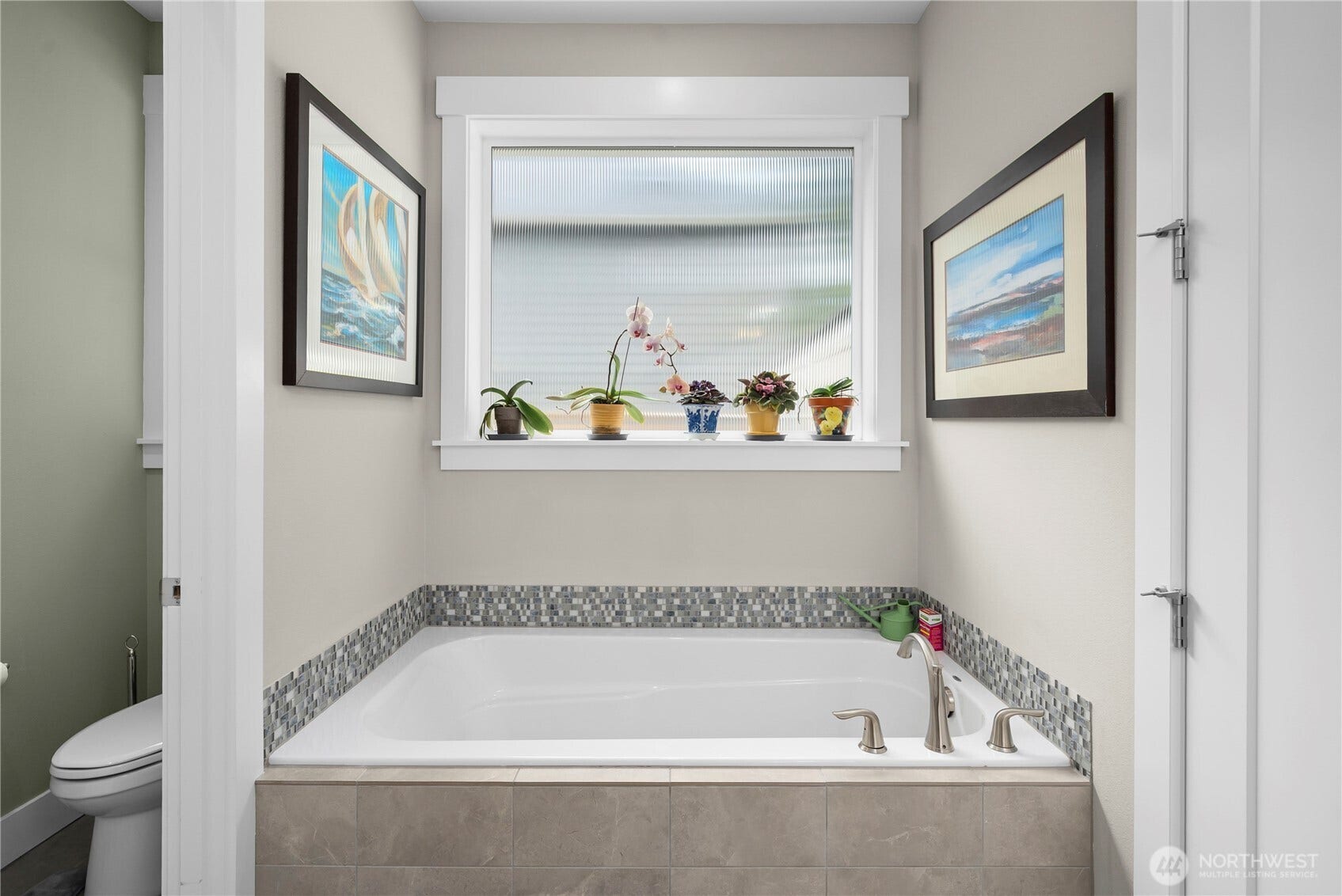 3413 Fox Court, Gig Harbor, WA 98335 All ready for a relaxing soak!