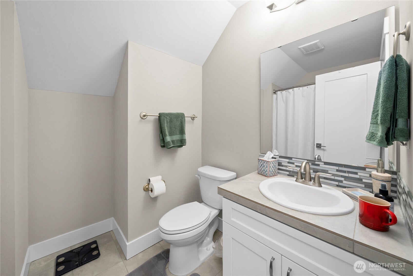 3413 Fox Court, Gig Harbor, WA 98335 Full bathroom on 2nd level.