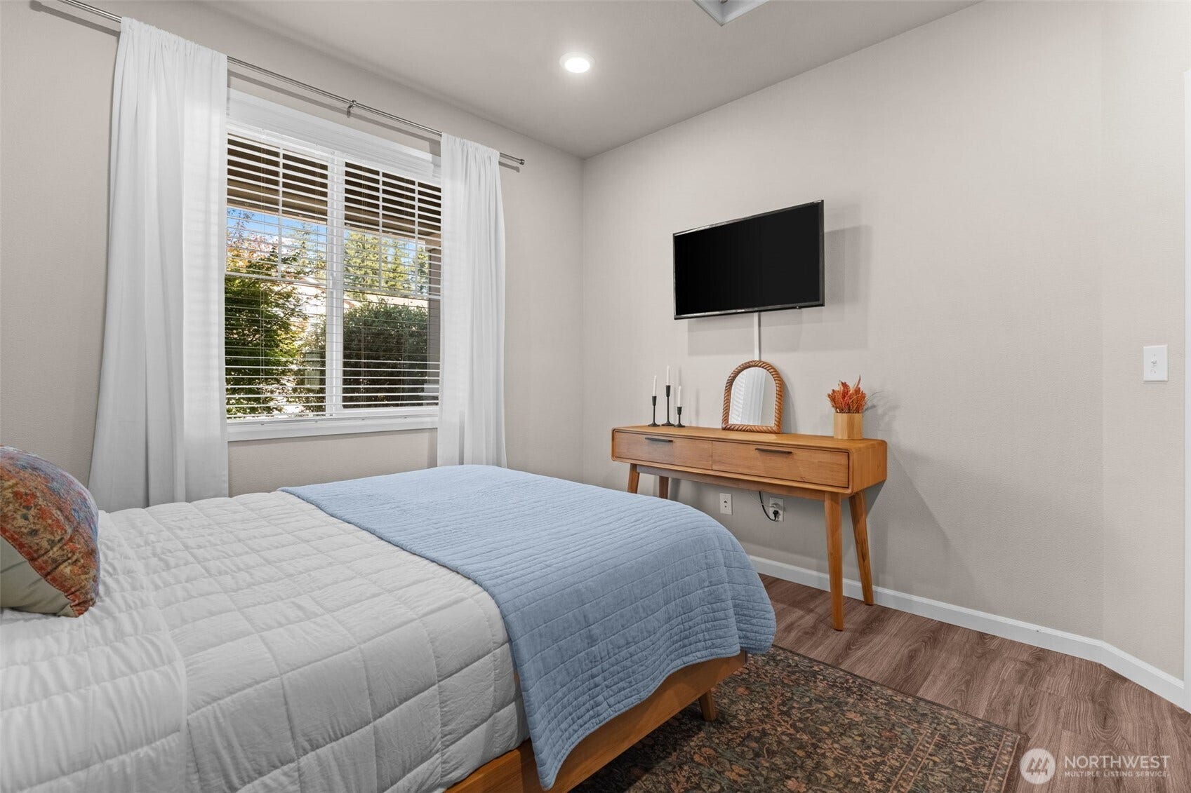 5034 Mariner Street, Gig Harbor, WA 98332 office on main level used as a guest room