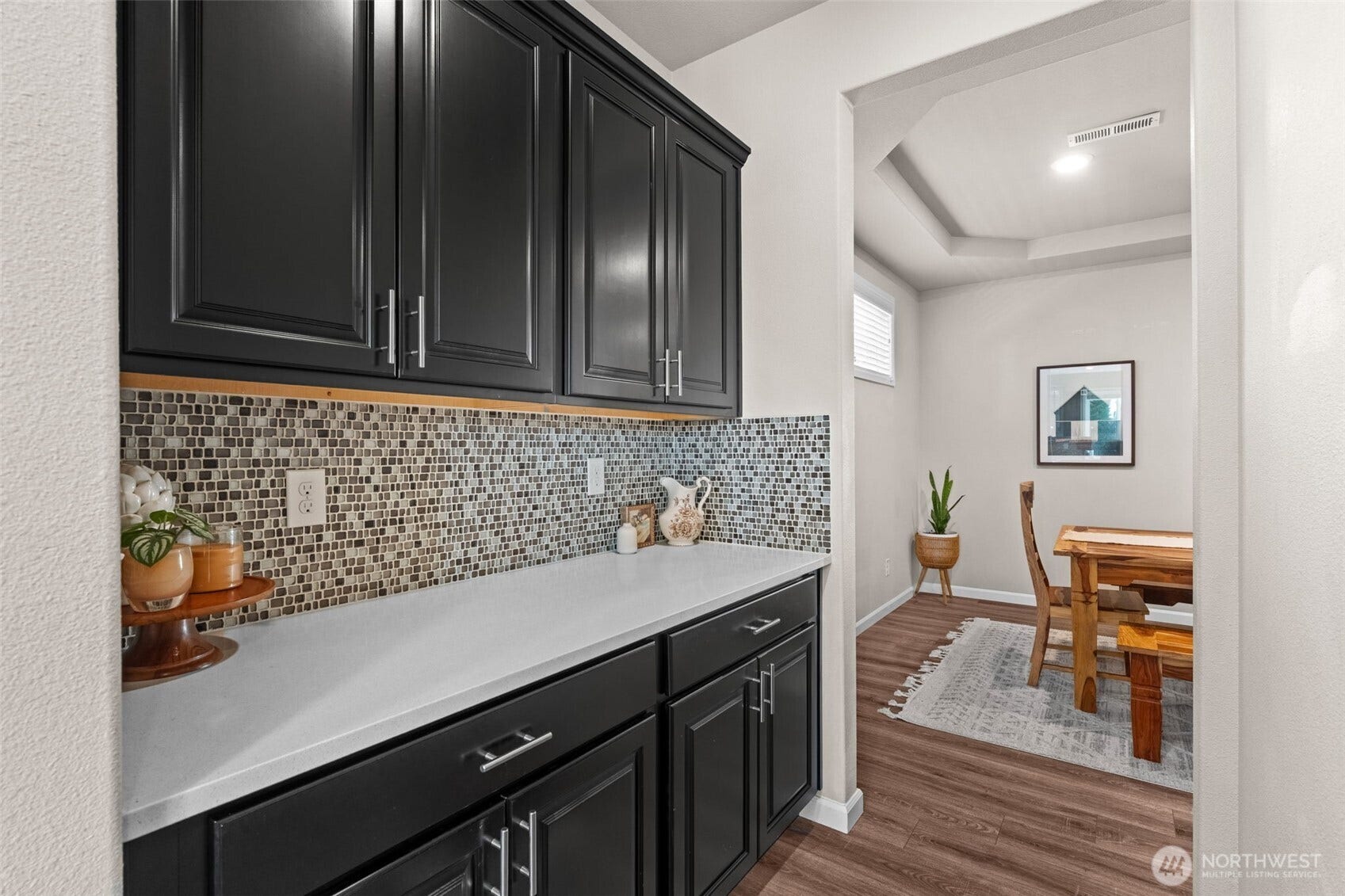 5034 Mariner Street, Gig Harbor, WA 98332 butlers pantry/ walkthrough from kitchen