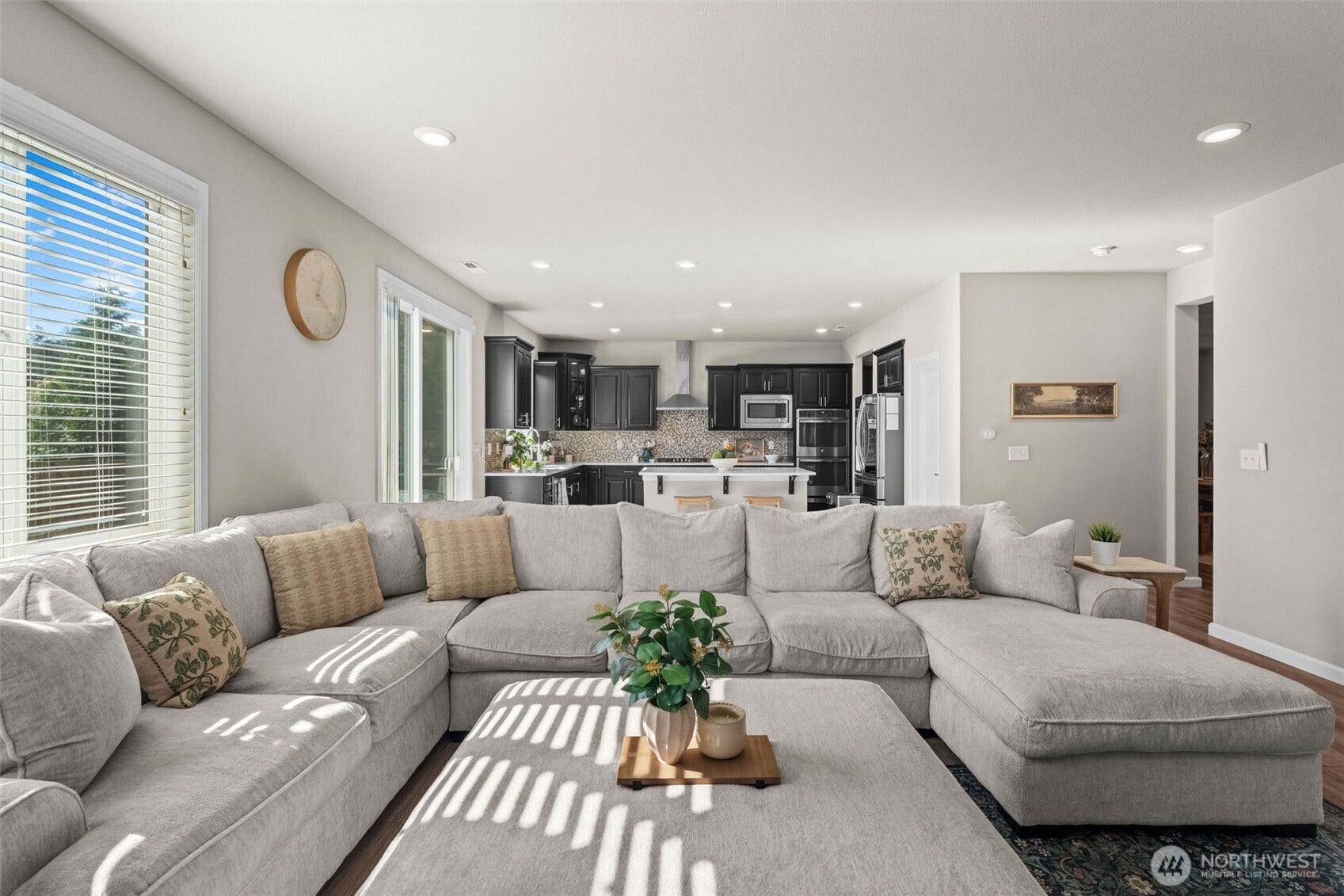 5034 Mariner Street, Gig Harbor, WA 98332 open concept living and kitchen