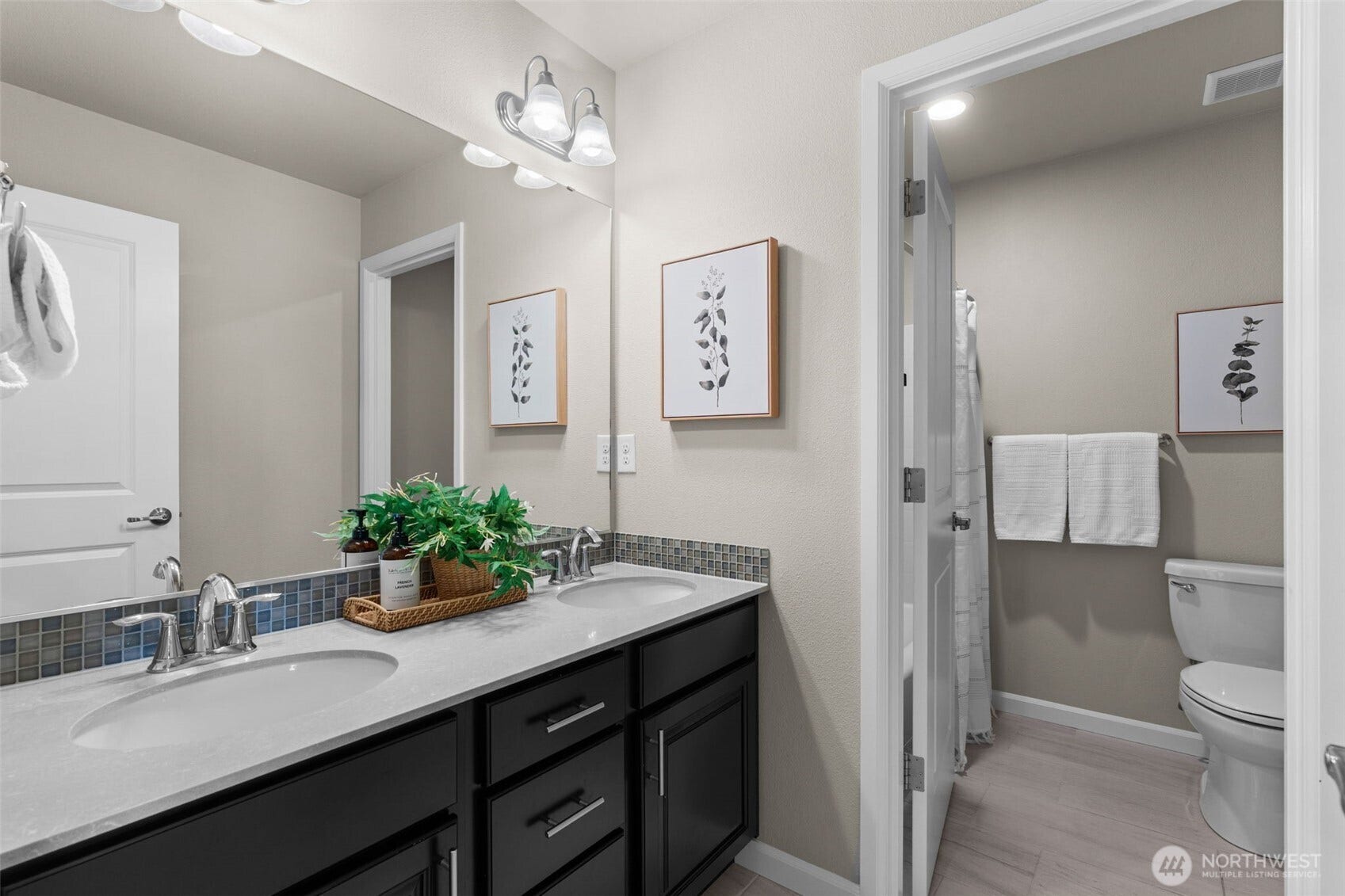 5034 Mariner Street, Gig Harbor, WA 98332 full bath upstairs
