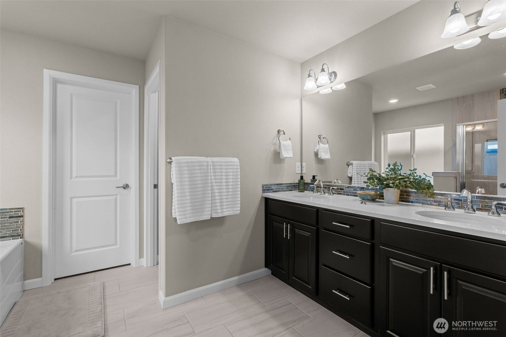 5034 Mariner Street, Gig Harbor, WA 98332 primary bathroom