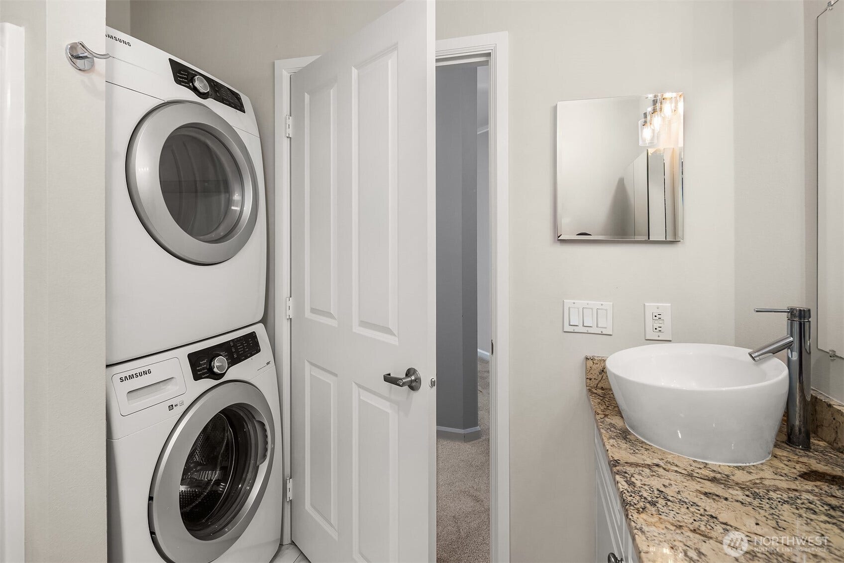 4343 Roosevelt Way NE, #601, Seattle, WA 98105 4343 Roosevelt Way NE, #601, Seattle, WA 98105