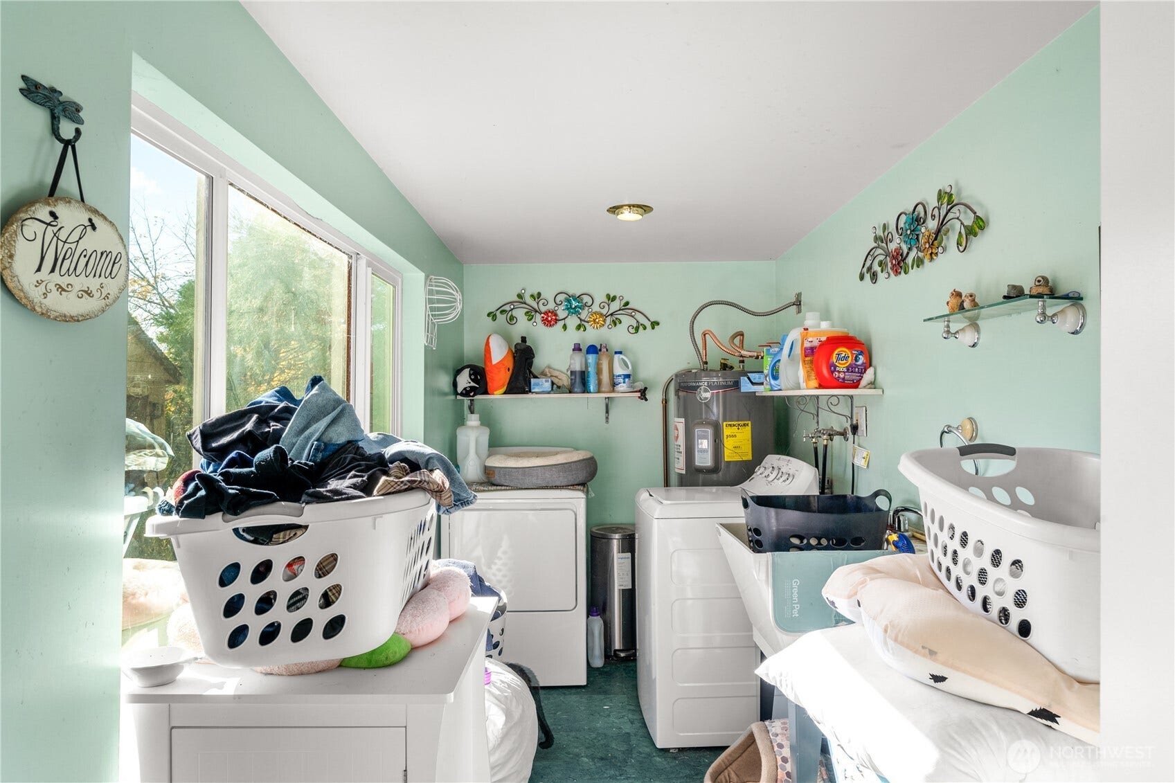 Large laundry room on main level