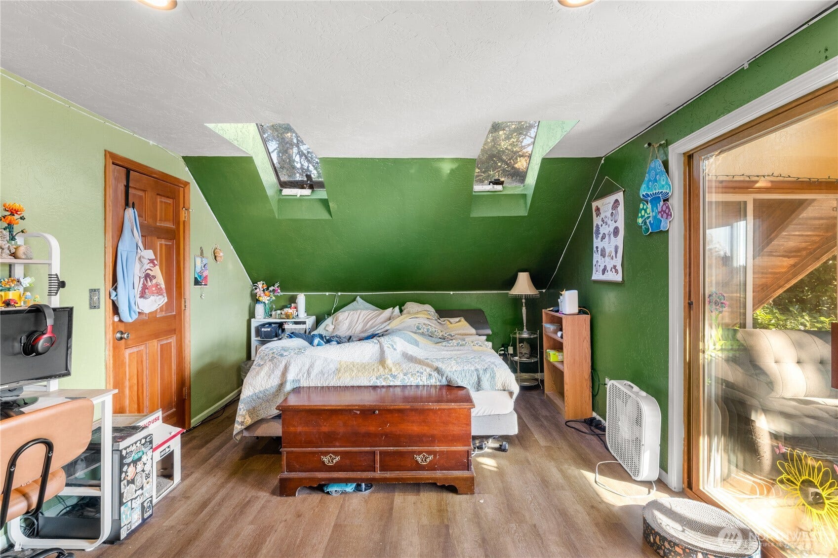 Skylights in primary let in so much natural light