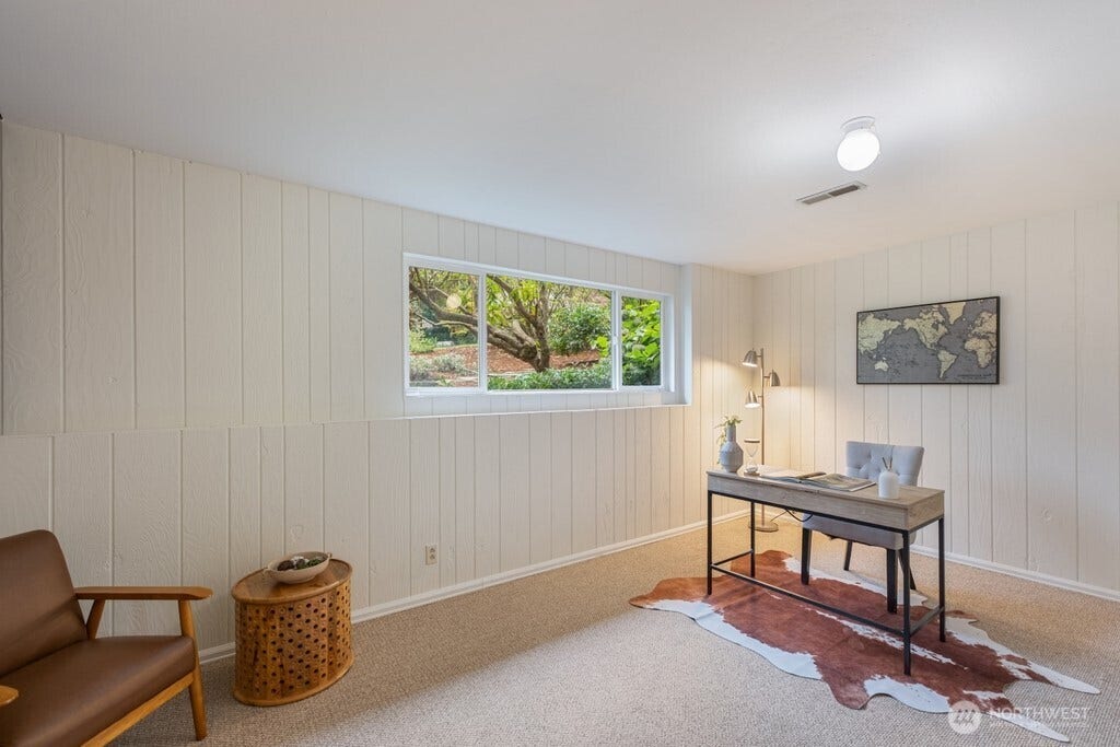 16817 NE 91st Street, Redmond, WA 98052 Flex room great for 4th bedroom, Office, Hobbies or playroom