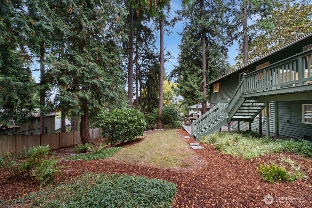 16817 NE 91st Street, Redmond, WA 98052 Large backyard with a park-like setting with plenty of gardening space