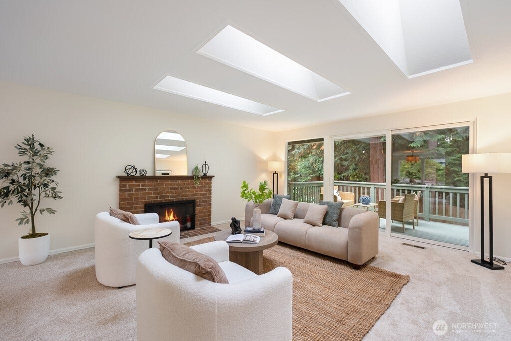 16817 NE 91st Street, Redmond, WA 98052 Generous living area with wood burning fireplace and bright skylights