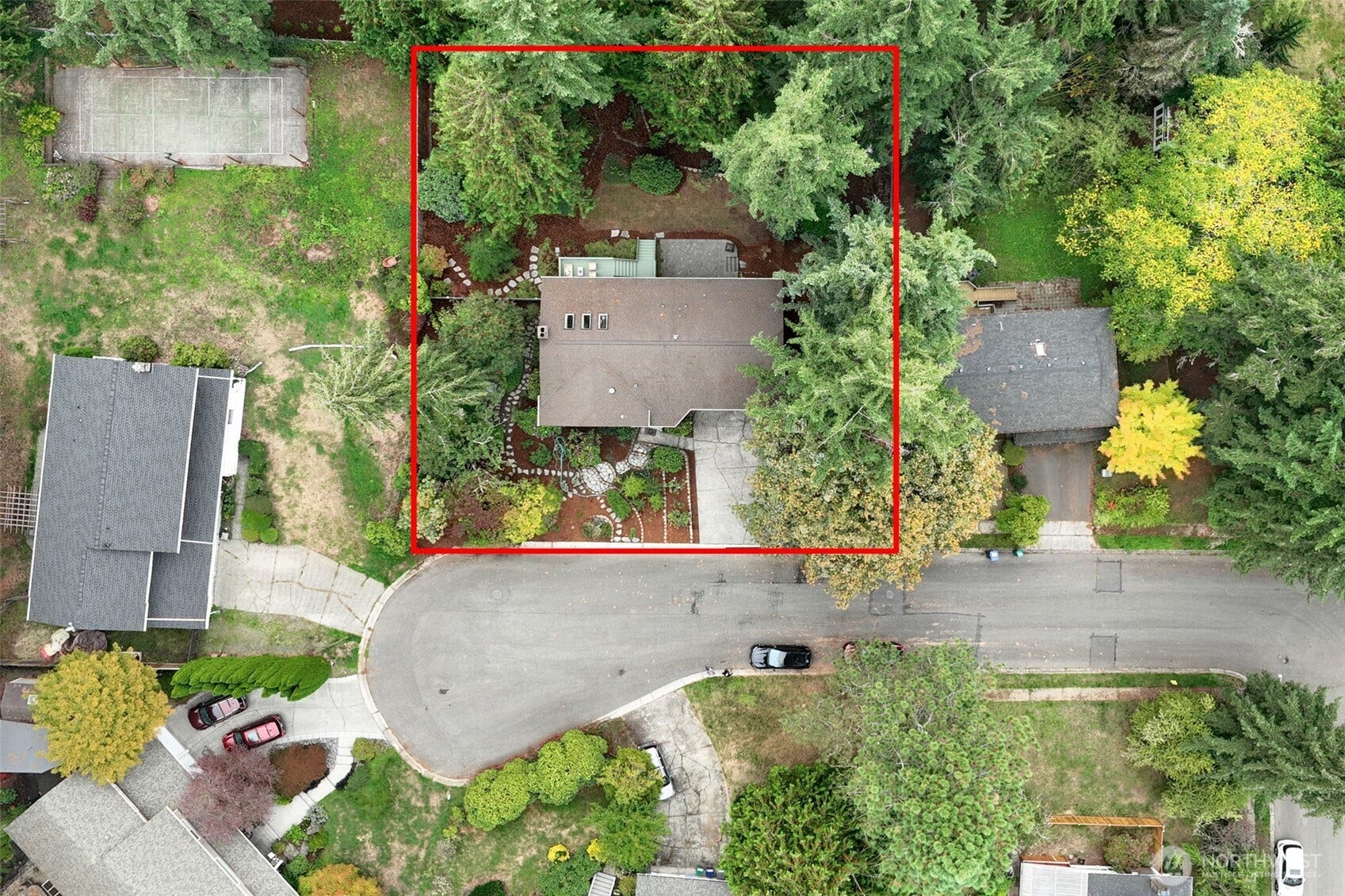 16817 NE 91st Street, Redmond, WA 98052 Private and quiet end of cul-de-sac with lots of driveway and curb parking