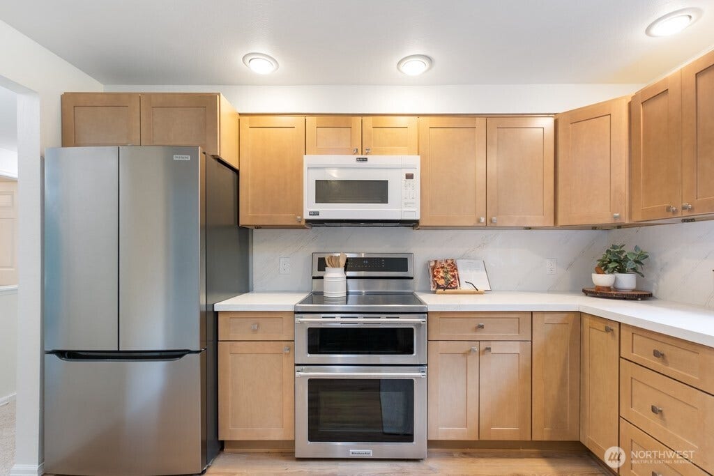 16817 NE 91st Street, Redmond, WA 98052 New quartz countertops and stainless steel refrigerator