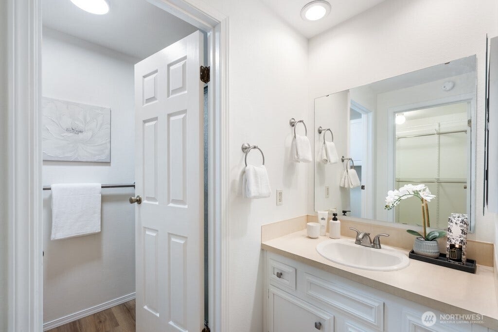16817 NE 91st Street, Redmond, WA 98052 16817 NE 91st Street, Redmond, WA 98052