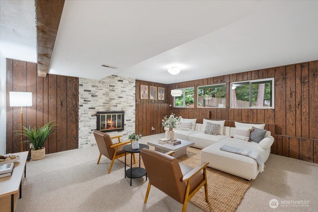 16817 NE 91st Street, Redmond, WA 98052 Flexible living space great for gathering, guest room, office, hobbies, playroom