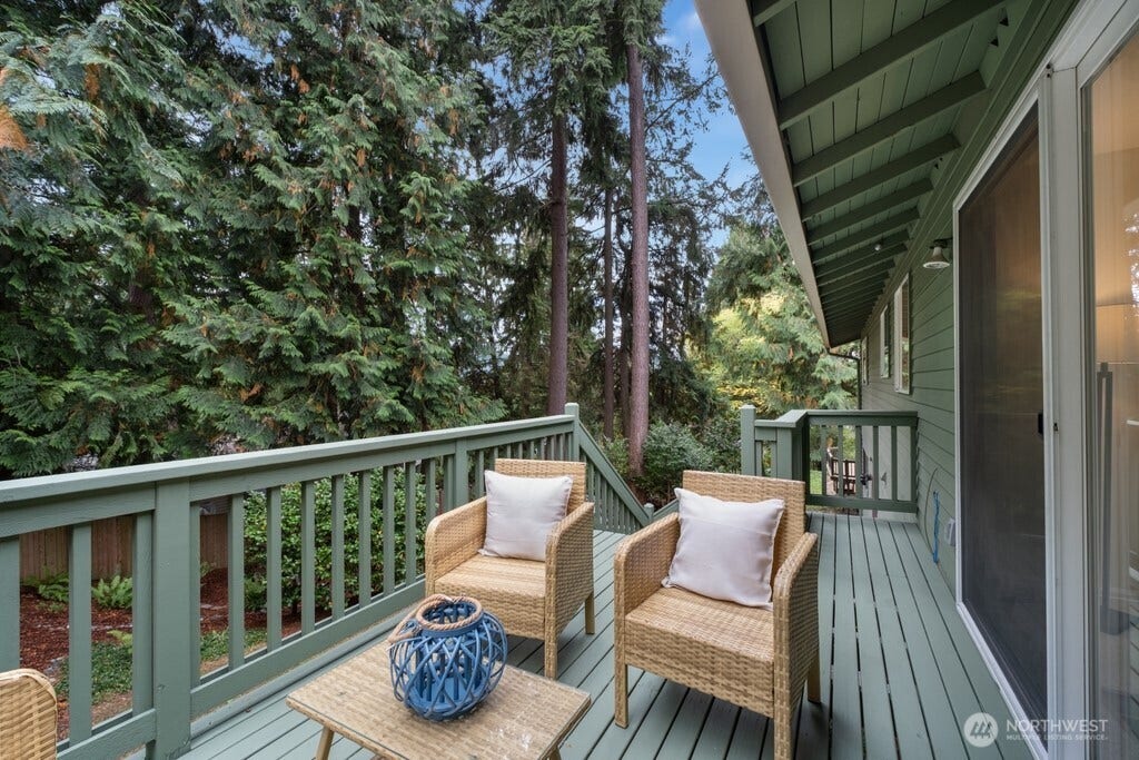 16817 NE 91st Street, Redmond, WA 98052 Sliding glass door opens to deck perfect for BBQs and entertaining