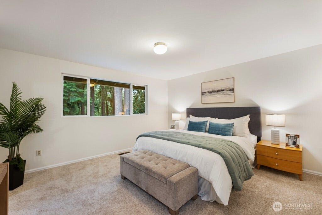 16817 NE 91st Street, Redmond, WA 98052 King-sized primary suite with en-suite bathroom and spacious walk-in closet