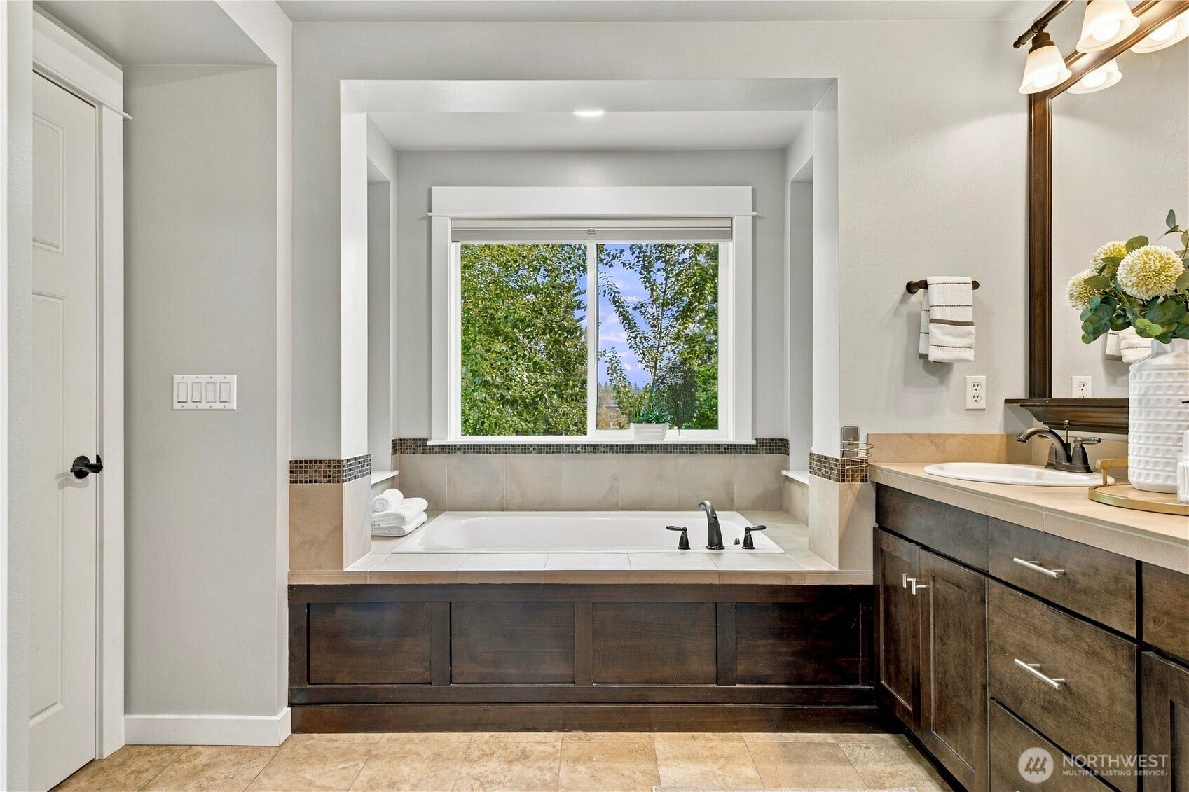 208 107th Place SE, Bellevue, WA 98004 208 107th Place SE, Bellevue, WA 98004