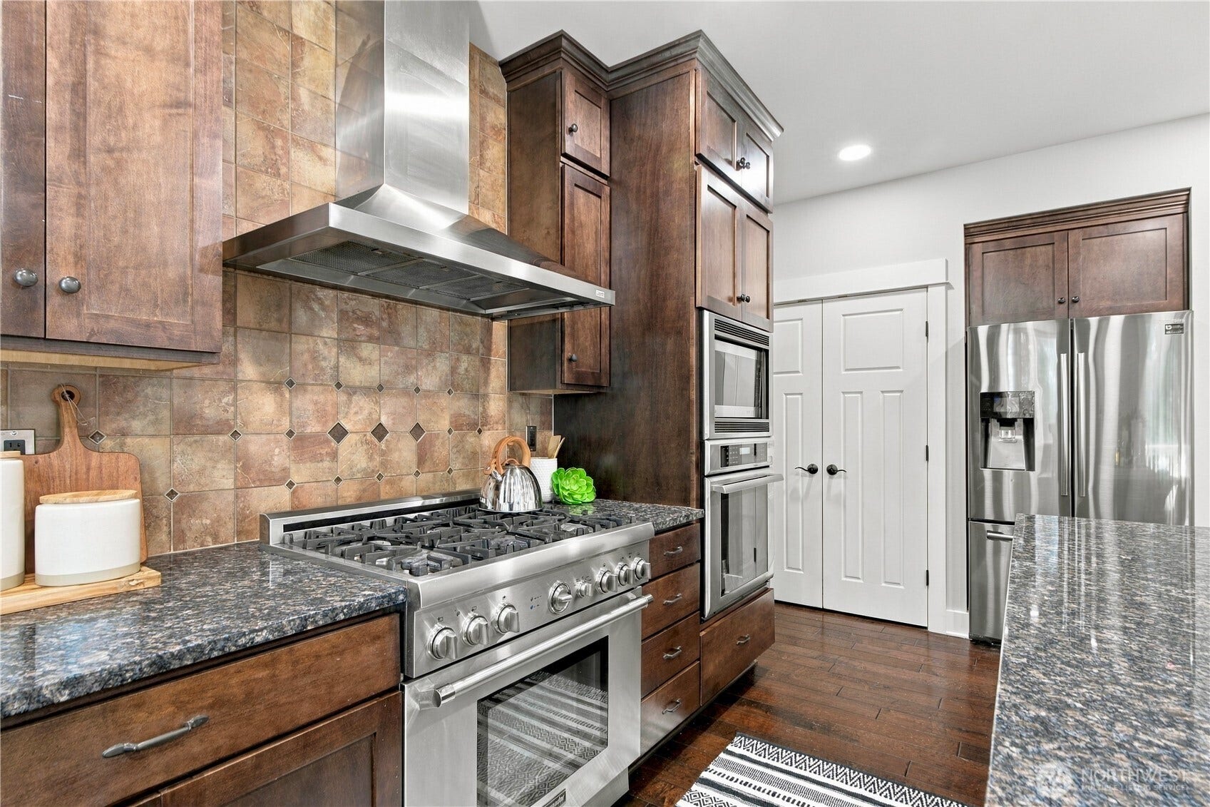 208 107th Place SE, Bellevue, WA 98004 208 107th Place SE, Bellevue, WA 98004
