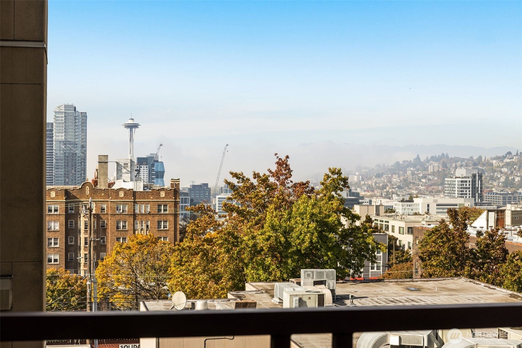 With striking viewing of the Space Needle present at all times