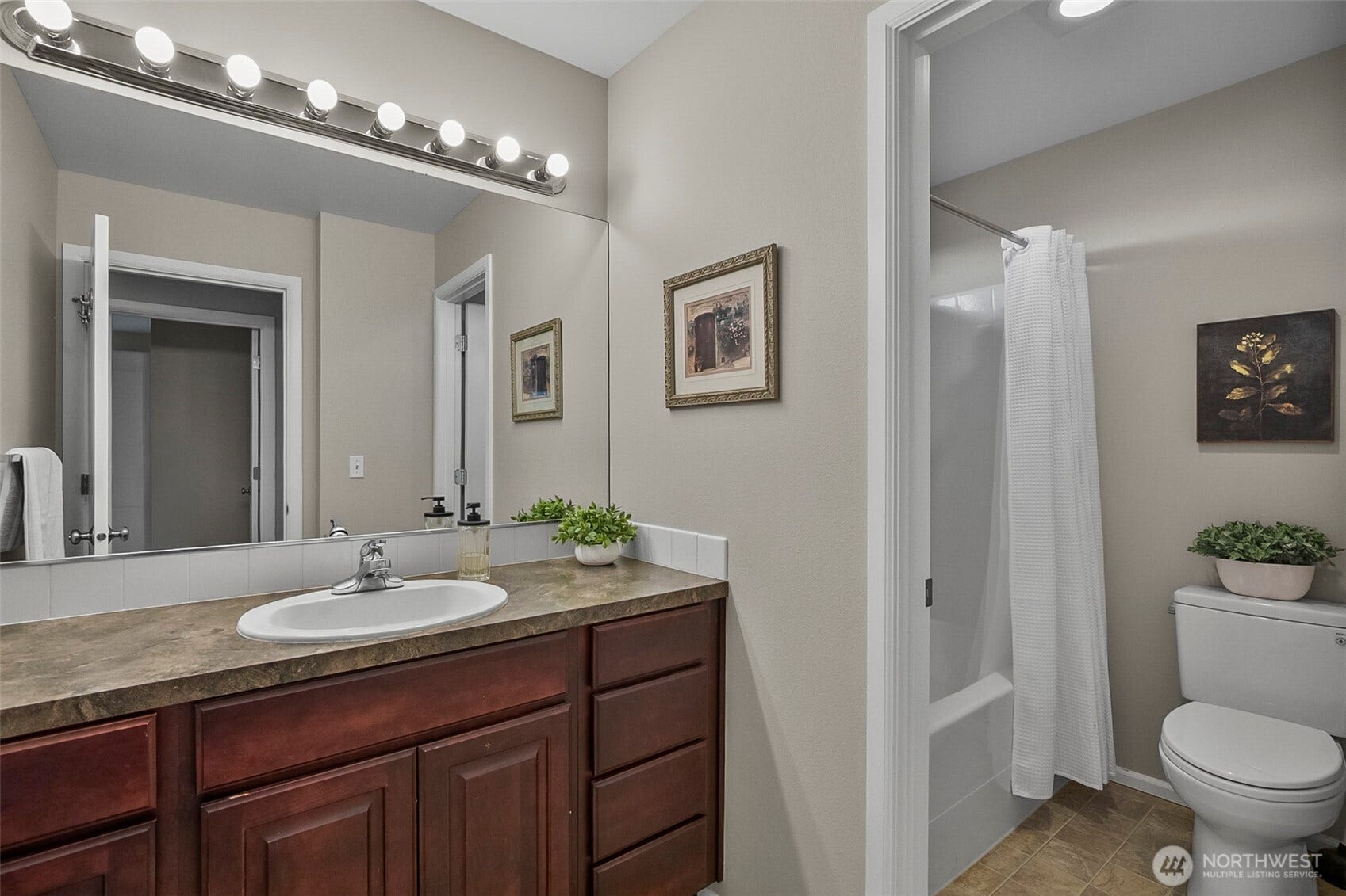 2nd Bath -Upstairs
