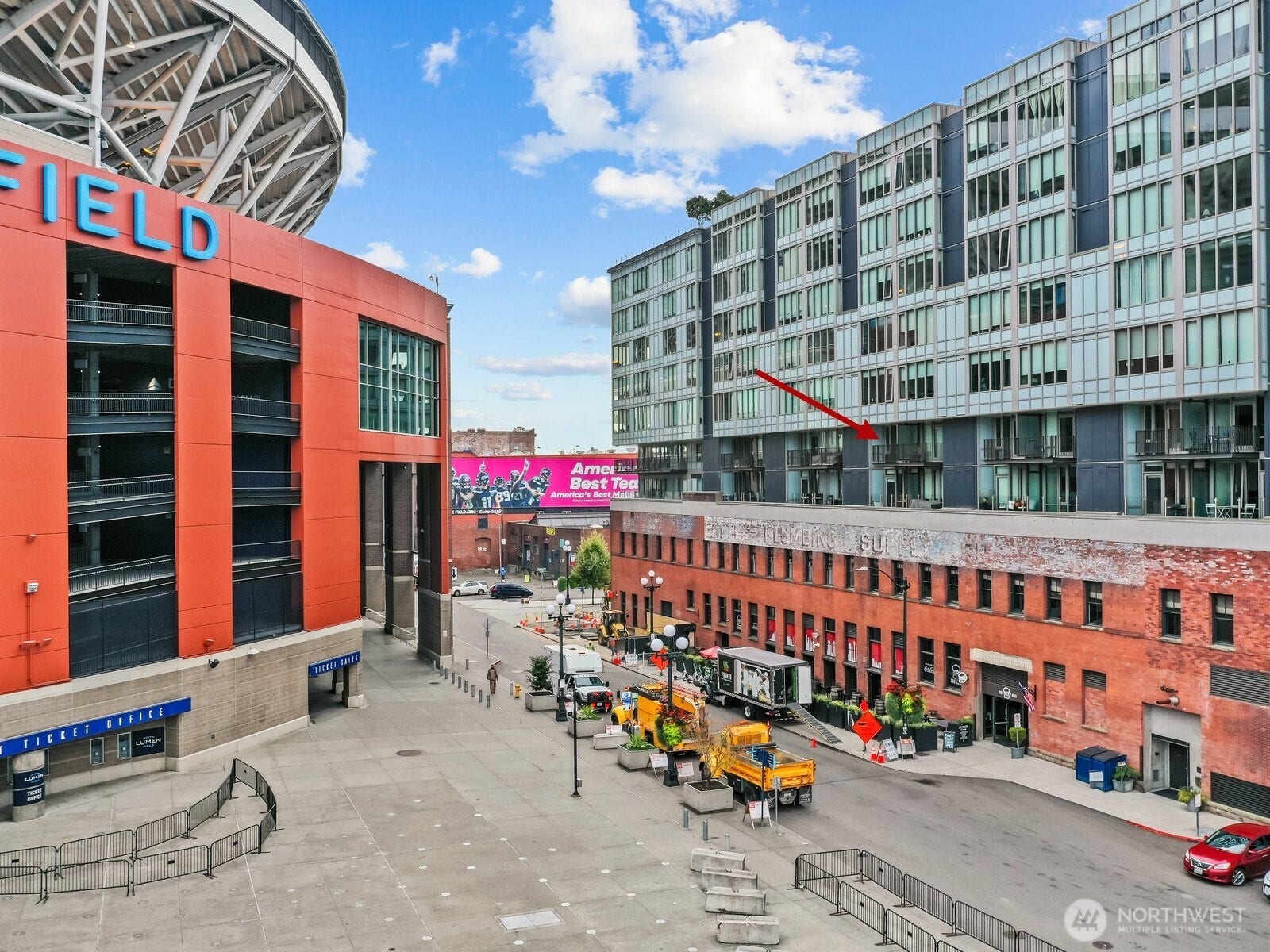 Located between 1st and Occidental, this ideally located condo is perfect for the city dweller.