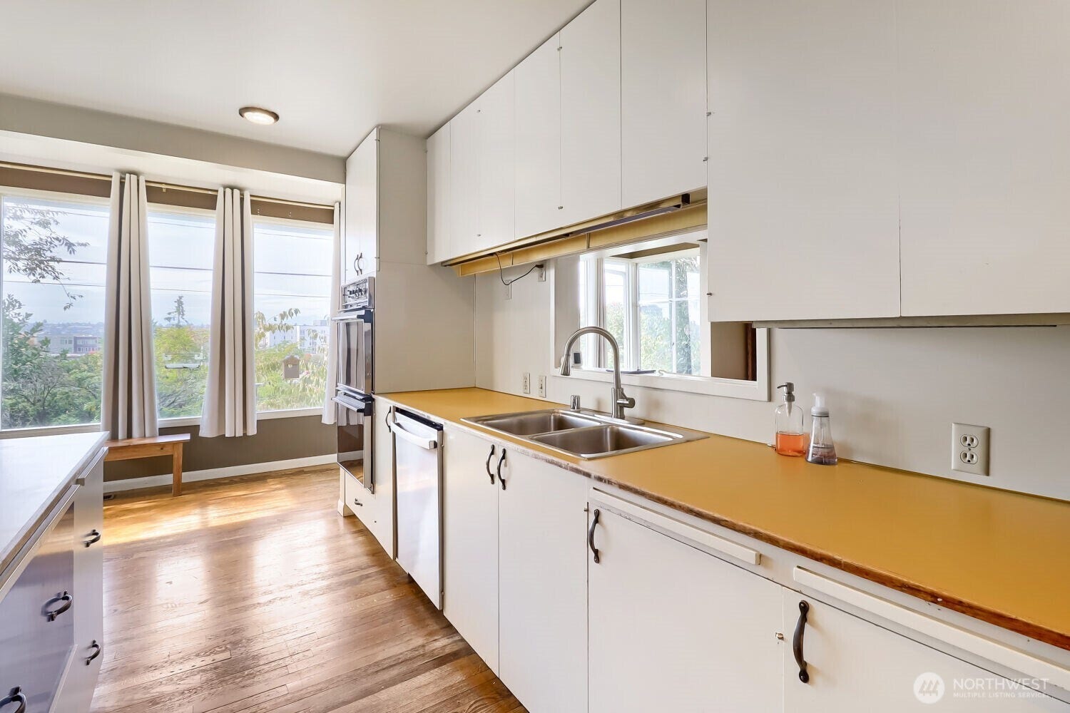 803 NE 72nd Street, Seattle, WA 98115
