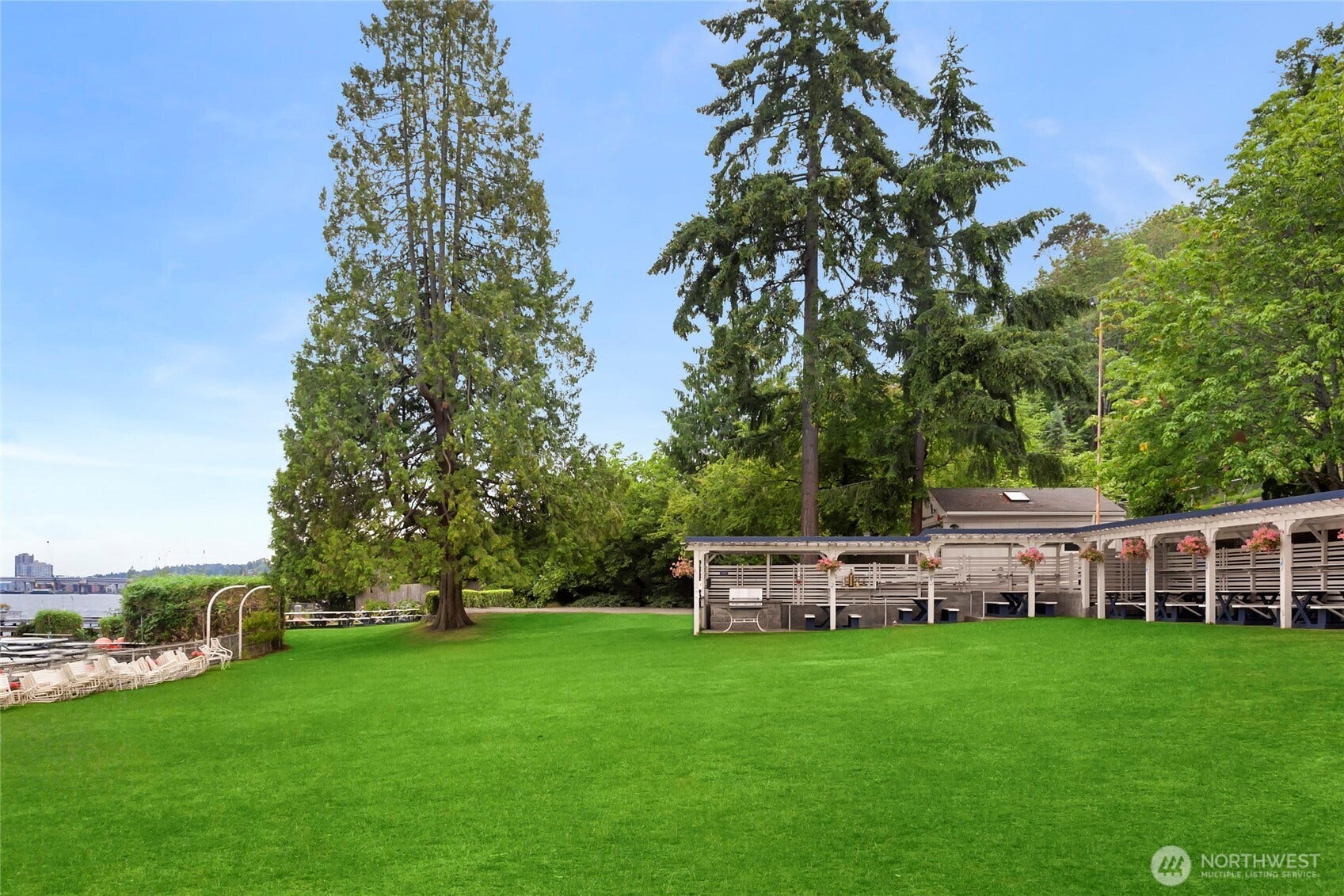 3938 NE Belvoir Place, Seattle, WA 98105 3938 NE Belvoir Place, Seattle, WA 98105