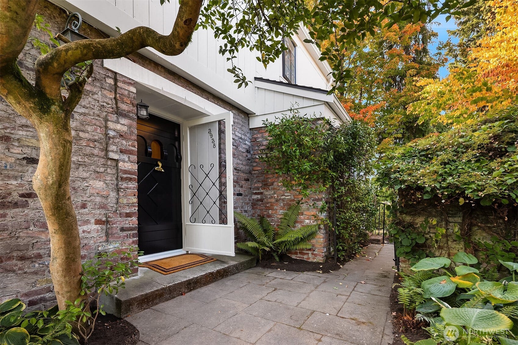 3938 NE Belvoir Place, Seattle, WA 98105 3938 NE Belvoir Place, Seattle, WA 98105