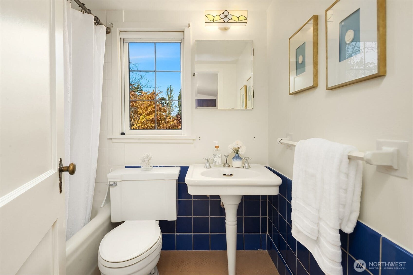 3938 NE Belvoir Place, Seattle, WA 98105 3938 NE Belvoir Place, Seattle, WA 98105