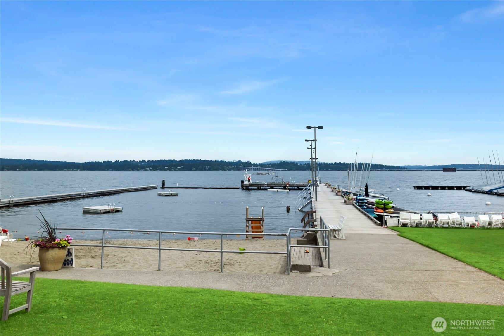 3938 NE Belvoir Place, Seattle, WA 98105 3938 NE Belvoir Place, Seattle, WA 98105