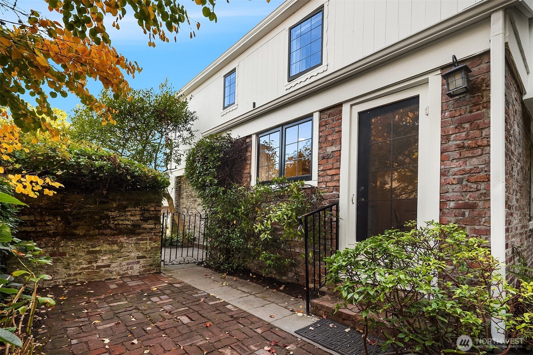3938 NE Belvoir Place, Seattle, WA 98105 3938 NE Belvoir Place, Seattle, WA 98105