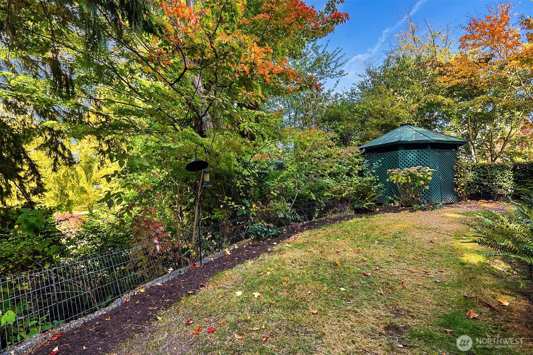 3938 NE Belvoir Place, Seattle, WA 98105 3938 NE Belvoir Place, Seattle, WA 98105