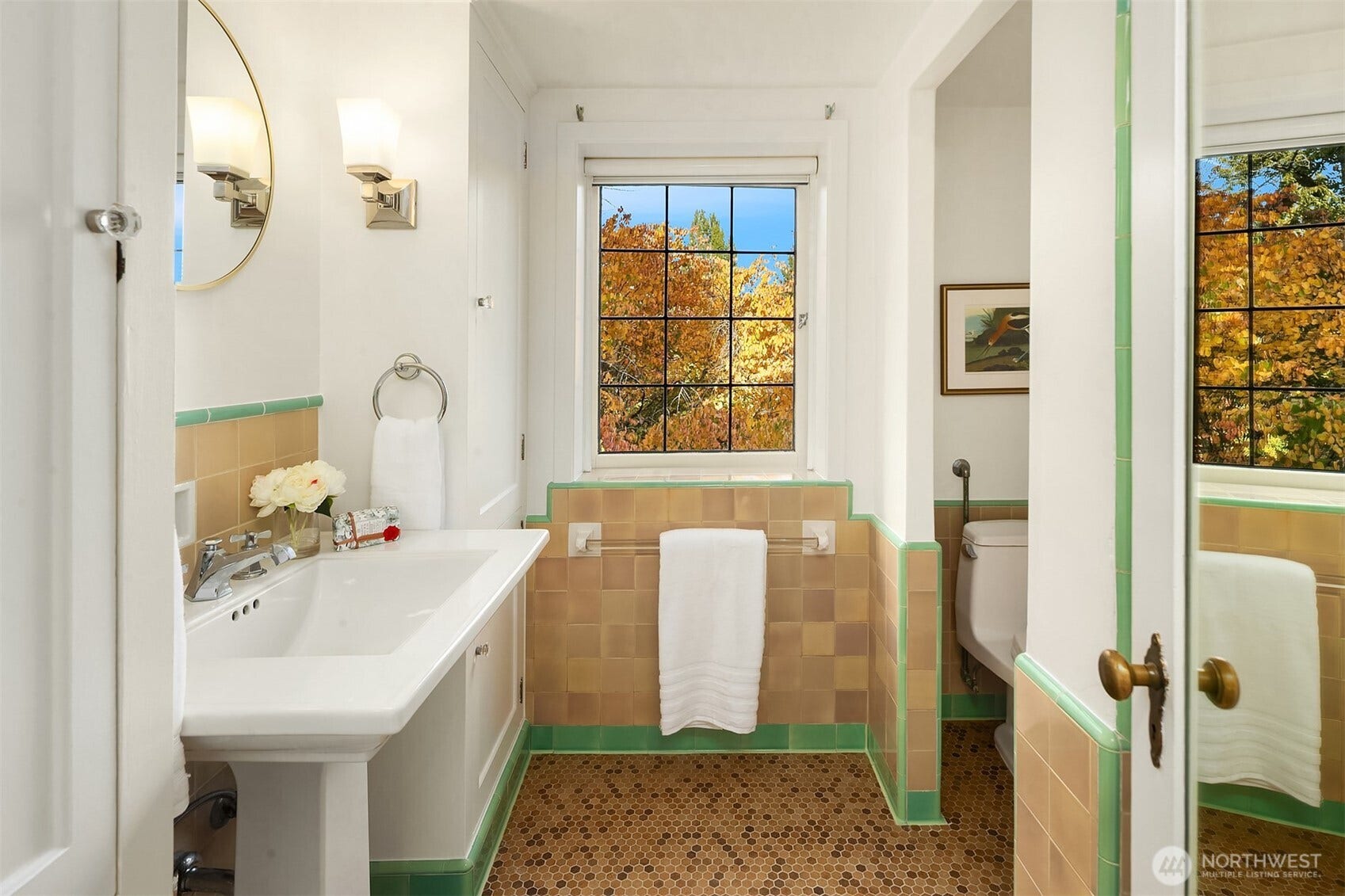 3938 NE Belvoir Place, Seattle, WA 98105 3938 NE Belvoir Place, Seattle, WA 98105