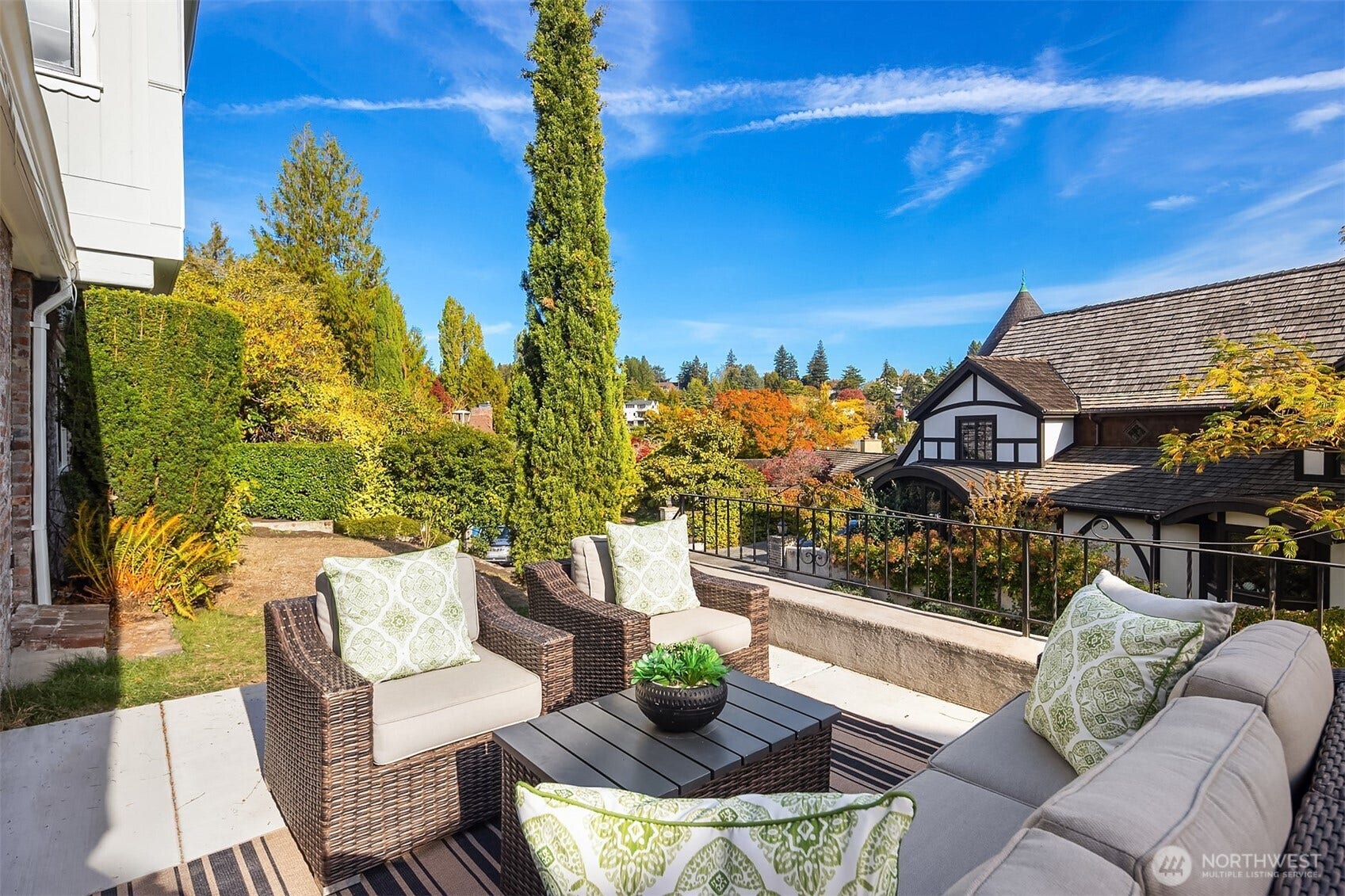 3938 NE Belvoir Place, Seattle, WA 98105 3938 NE Belvoir Place, Seattle, WA 98105