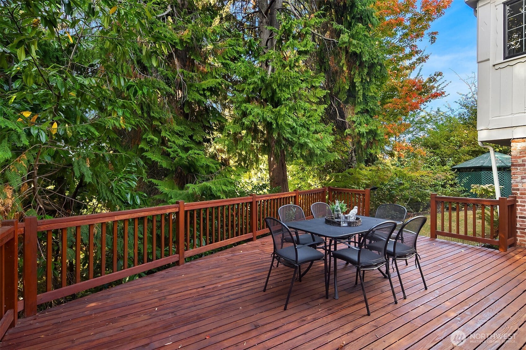 3938 NE Belvoir Place, Seattle, WA 98105 3938 NE Belvoir Place, Seattle, WA 98105