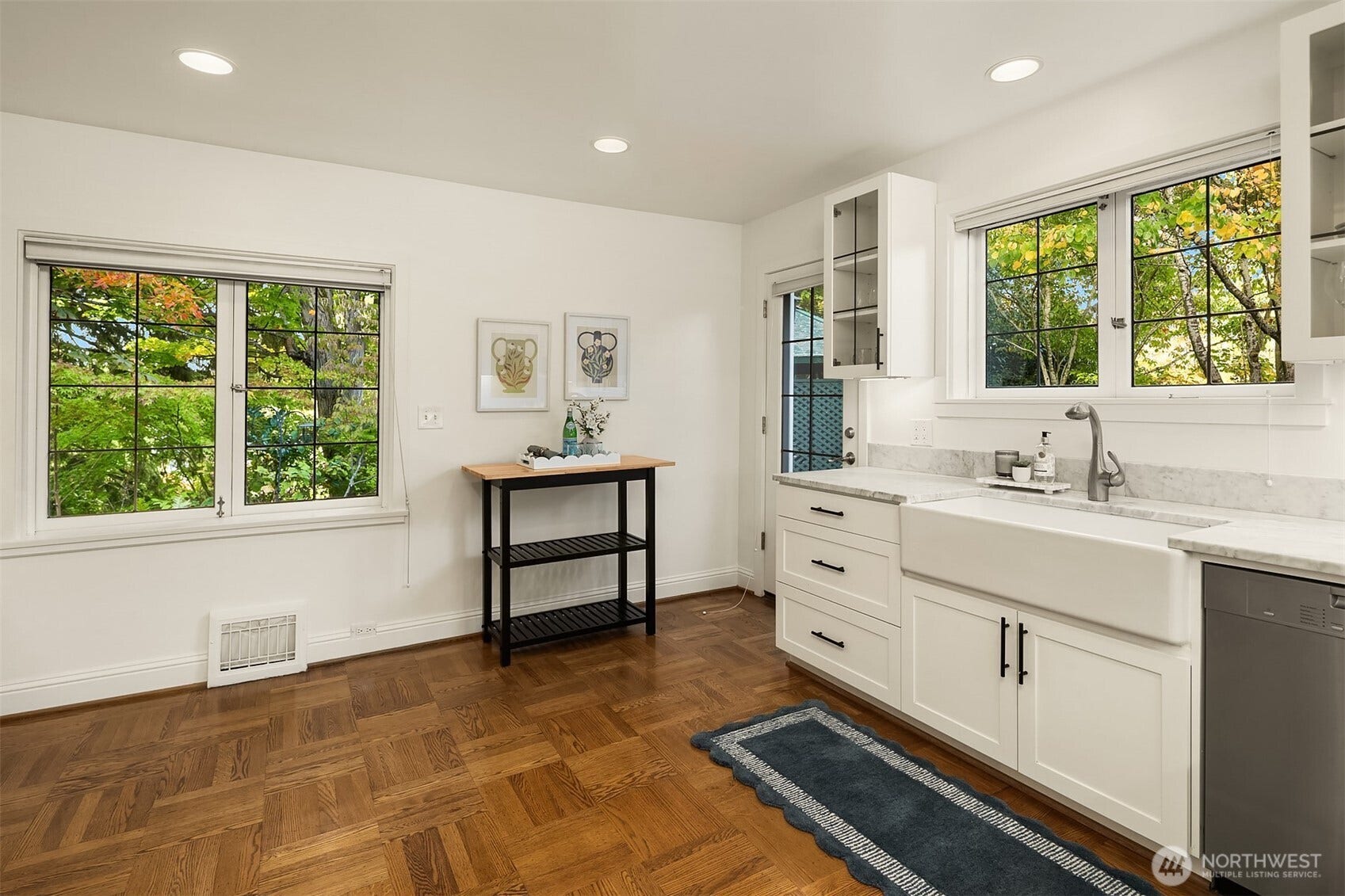 3938 NE Belvoir Place, Seattle, WA 98105 3938 NE Belvoir Place, Seattle, WA 98105