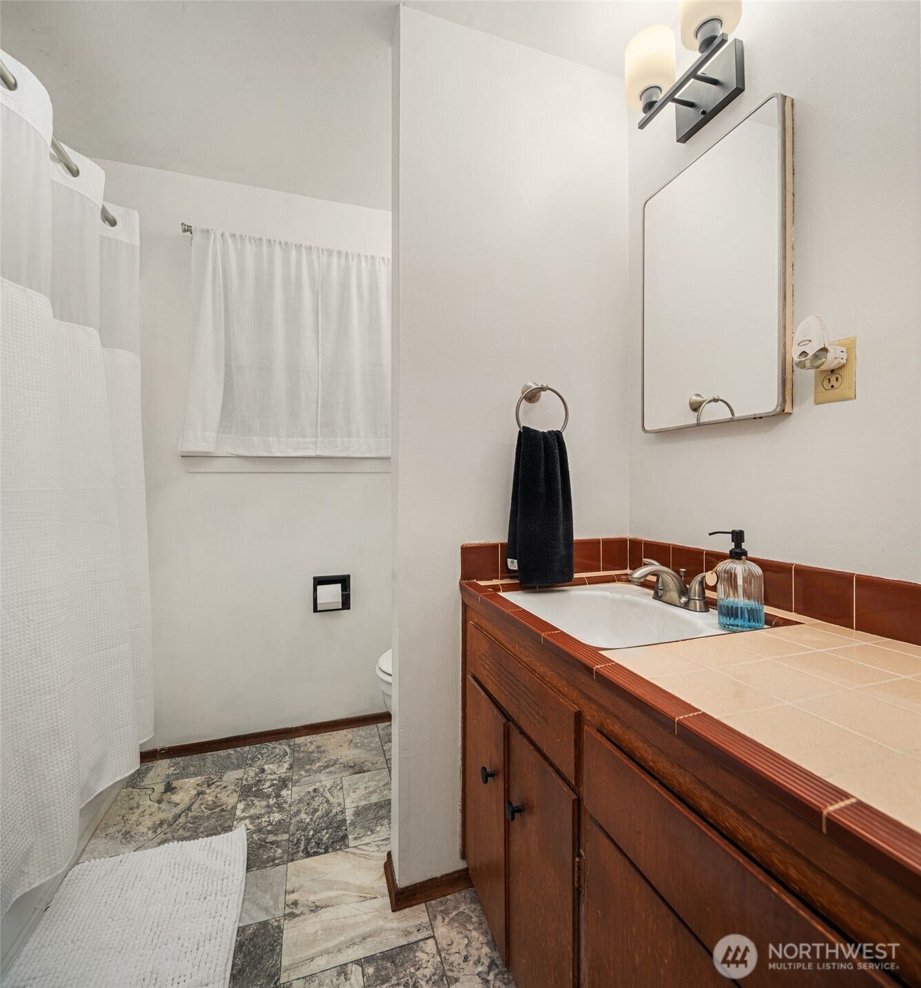 31330 11th Place S, Federal Way, WA 98003 31330 11th Place S, Federal Way, WA 98003