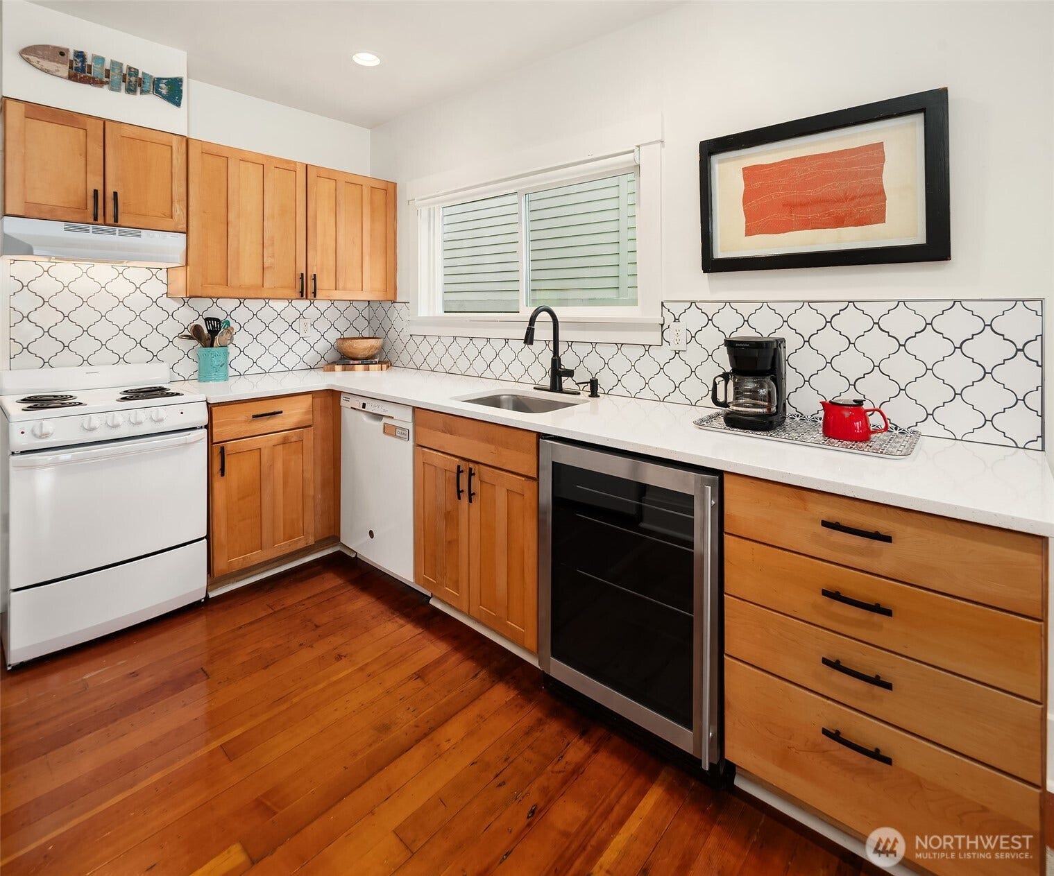 27730 Manzanita Beach Road SW, Vashon, WA 98070 All the conveniences you need to live comfortably.