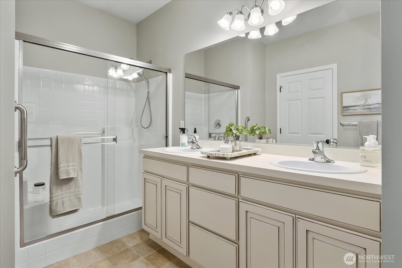 13233 239th Way NE, Redmond, WA 98053 The ensuite bath off the primary