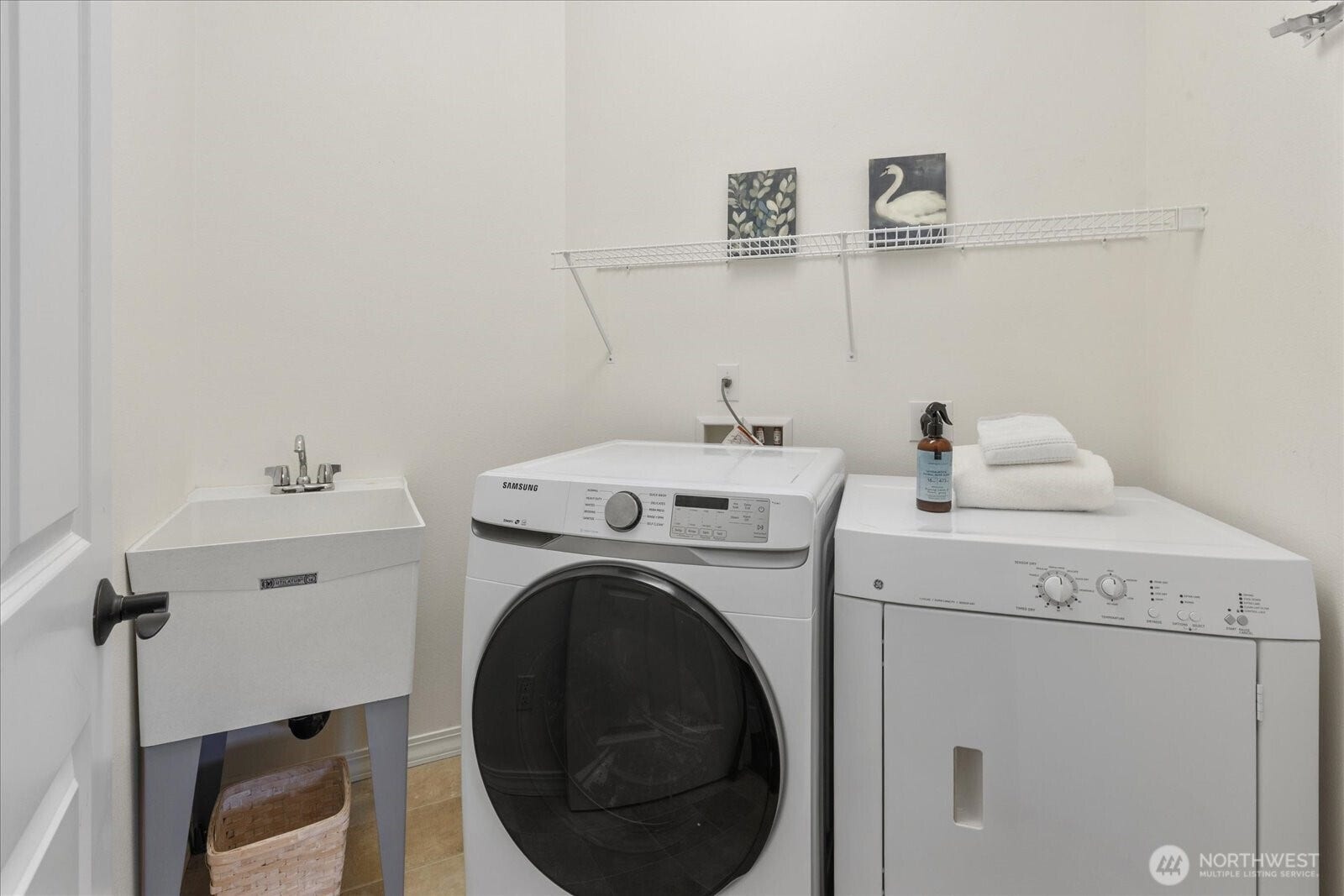13233 239th Way NE, Redmond, WA 98053 Laundry room located off the garage area.