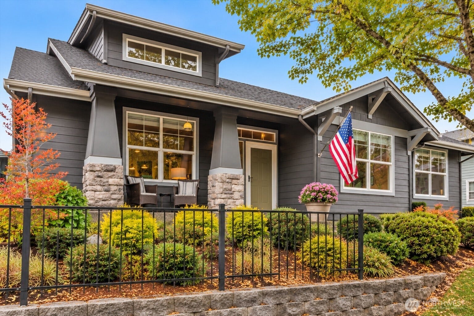 13233 239th Way NE, Redmond, WA 98053 This stylish home is move in ready and conveniently located just minutes to the clubhouse.