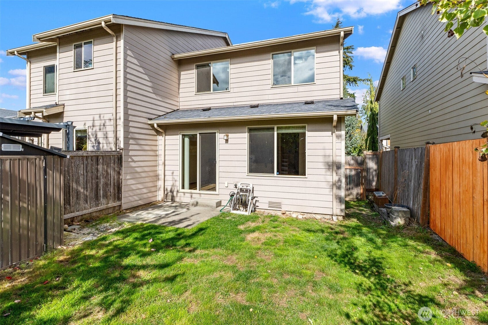 8209 42nd Place NE, Marysville, WA 98270 fully fenced backyard